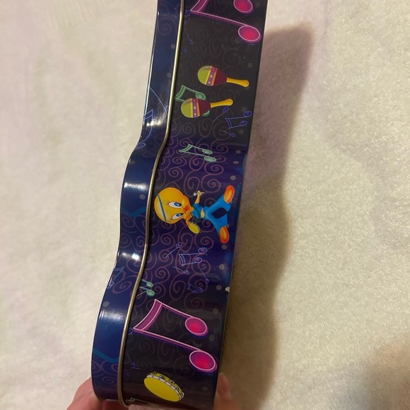 Tweety Bird Guitar Shaped Vintage Tin Box - Picture 5 of 9